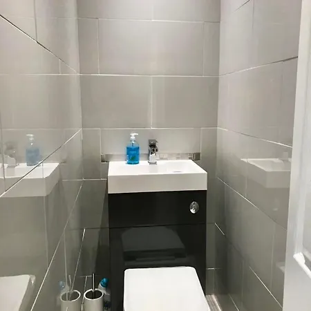 Pensión Sandys Contractor Rooms, Ramsden Street *