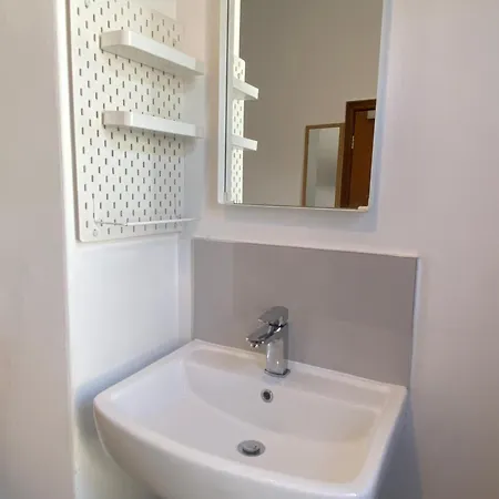 Sandys Contractor Rooms, Ramsden Street *