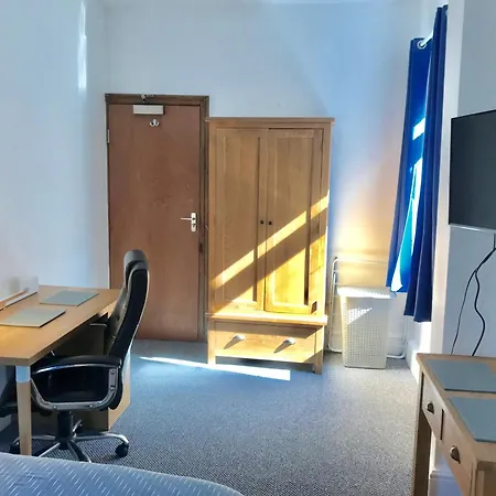 Gasthuis Sandys Contractor Rooms, Ramsden Street *